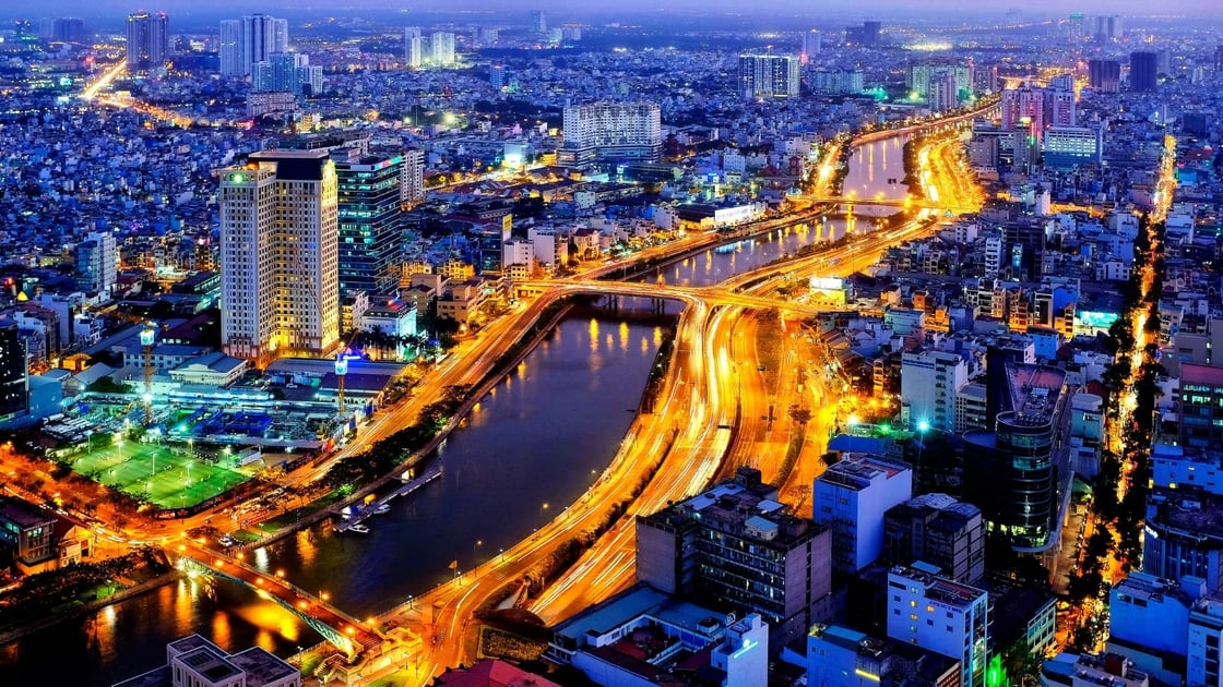 UWL, a top 20 American-owned NVOCC, is opening two new office locations to better service customers: Long Beach, and Ho Chi Minh City, Vietnam.